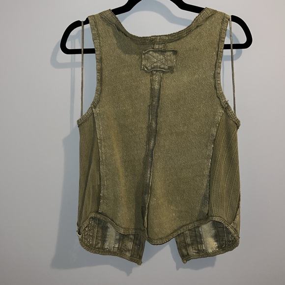 WE THE FREE TANK (L) - Picture 7 of 11